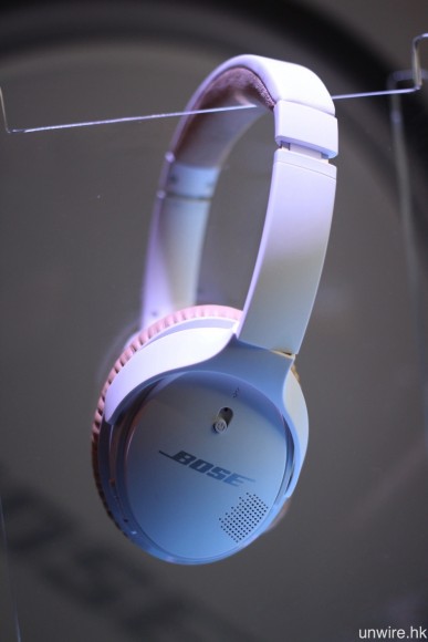 Bose SoundLink Around Ear Wireless II 設有黑、白兩種顏色選擇。