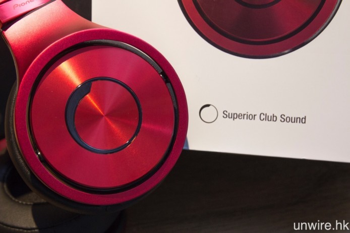 機身刻有 Pioneer 專為 Superior Club Sound 耳筒而設計的標記。