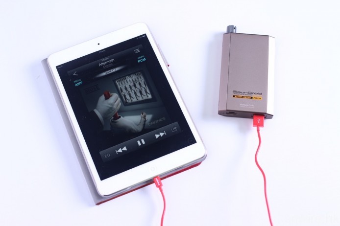 以 VentureCraft Vantam 627SM Limited 便攜耳擴作示範，若以 Lightning/USB 直接連接 iPad，即使使用《Onkyo HF Player》播放 96kHz 取樣的 Hi-Res 歌曲，仍會降頻至 48kHz 作解碼。