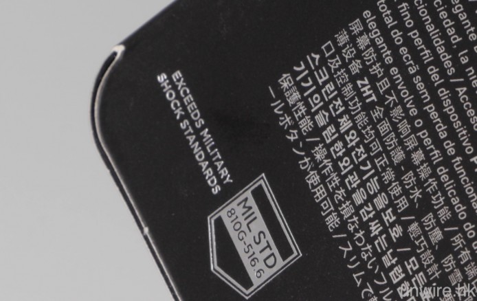 留意包裝上面寫上了 MIL-STD 810G-516.6 的認證，證明其防撞性能非常好。
