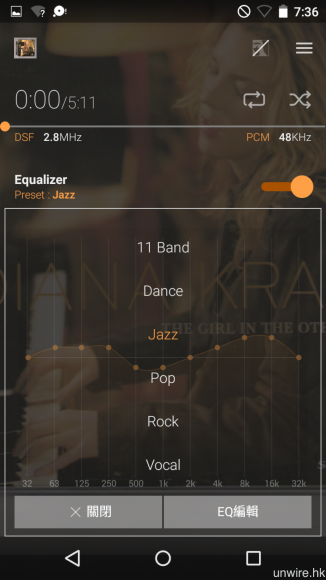 內置的《Music》音樂播放 app 採用上下捲動式設計，EQ 模式設定設於底層介面，共有 7 種預設 EQ 模式。