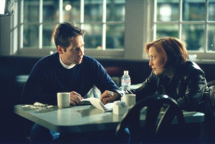 THE X-FILES - SEASON 7: Mulder (David Duchovny, L) and Scully (Gillian Anderson, R) search for clues to thte abduction of Mulder's sister on THE X-FILES episode "Closure" which originally aied Sunday, Feb. 13, 2000 (9:00-10:00 PM ET/PT) on FOX. ©2000 FOX BROADCASTING COMPANY CR: Carin Baer/FOX