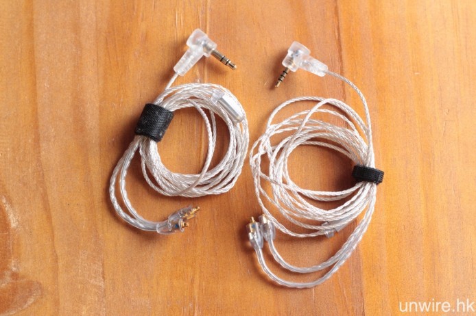 隨機附送兩條 ALO Audio 的 Tinsel 線材，一條為 3.5mm TRS 插頭，另一條則為 2.5mm TRRS 插頭。