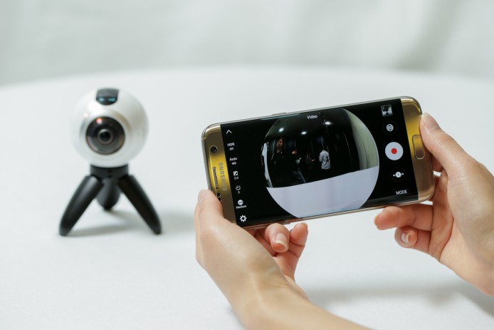 go-hands-on-with-the-gear360-and-see-how-it-change-how-we-capture-our-memories_24878548850_o