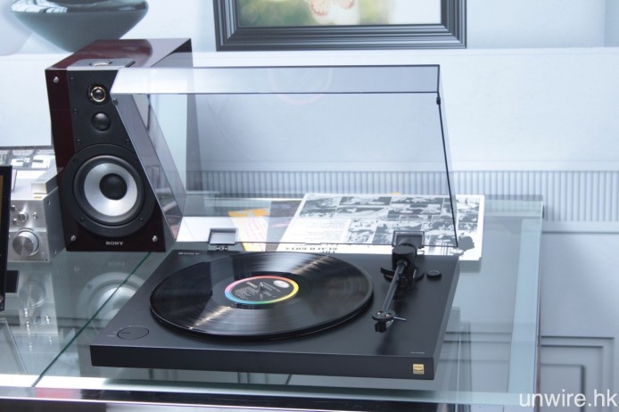 PS-HX500 黑膠唱盤，可透過 USB 連接電腦，將黑膠碟轉錄成 Hi-Res Audio 數碼音樂檔。