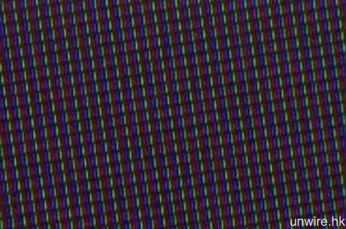 面板與 Max65 一樣為 RGB 子像素結構。
