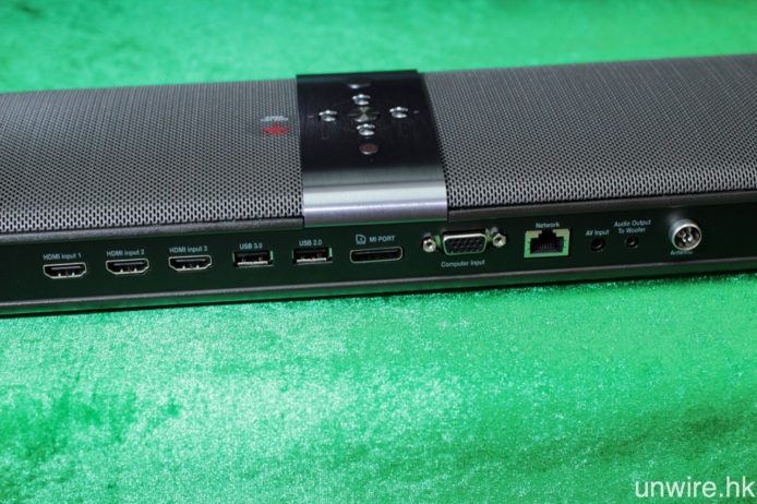 主機設有 3 組 HDMI、USB 3.0 及 2.0 各一，以及 Ethernet、D-Sub、DTMB 天線及 3.5mm AV 等輸入端子。