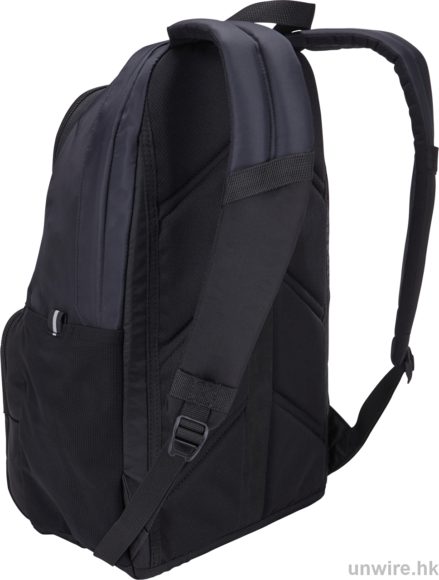 This classic 21 Liter daypack protects all daily essentials including a 15" laptop and 10.1" tablet.