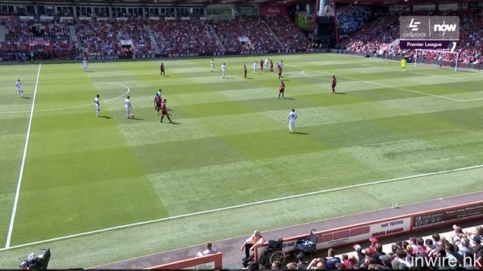 另外一個小插曲是「般尼茅夫對曼聯」一場賽事,現場直播畫面突然停止,之後有約 10 分鐘直播變成看台角度拍攝,據 LeSports HK 表示這是源於官方傳送至亞洲地區的訊號出現問題,但亦已令不少網民大舉「討伐」樂視。