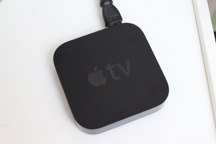 Mac 用戶最簡單的，就是購買一部 Apple TV，用作 AirPlay 鏡像輸出。