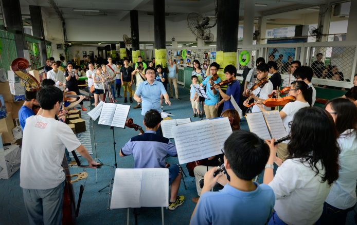 1. 「香港社區藝術家管弦樂團」將現身工廠大廈內，帶來管弦樂隊現場演奏。