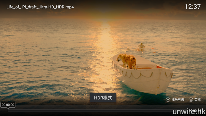 透過 USB 試播 HDR-10 格式影片，X43 會自動進入 HDR 顯示格式。