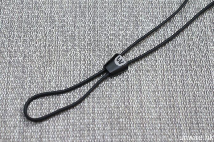 線身亦設有束線扣，讓用戶掛頸使用時更為穩妥舒適。